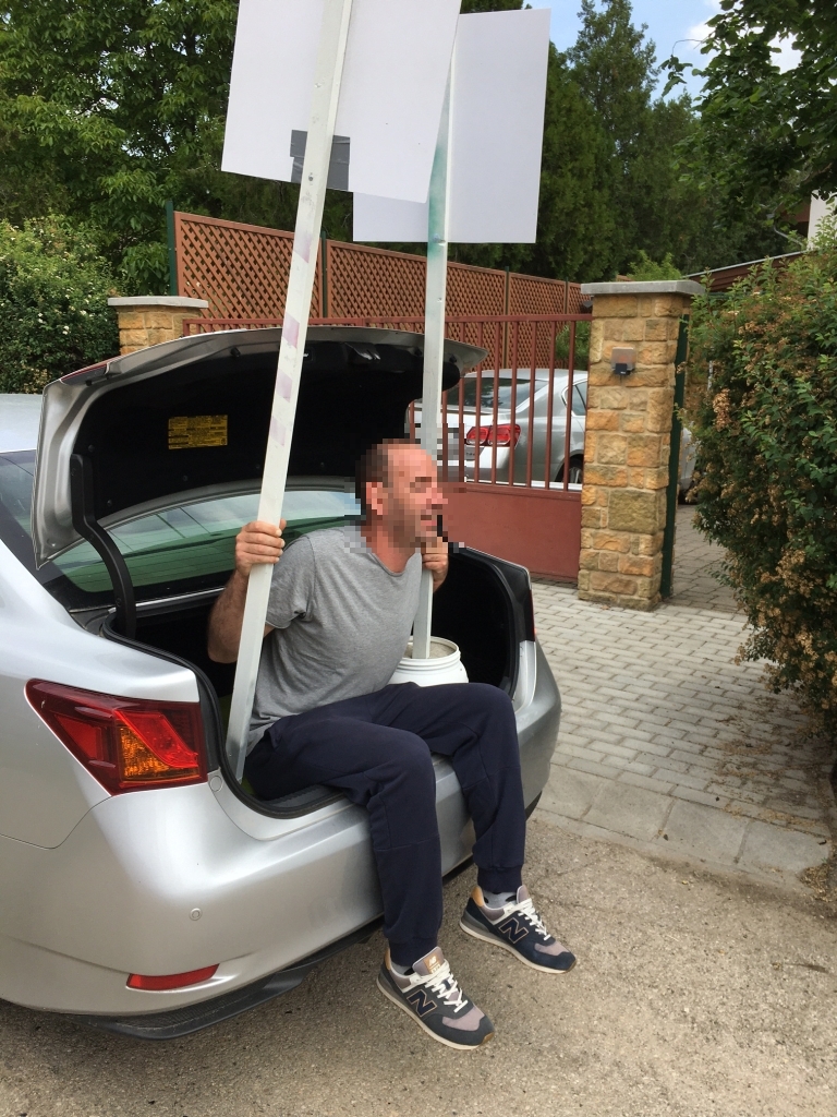Sorsolással dőlt el, hogy ki ül elöl vagy hátul ...